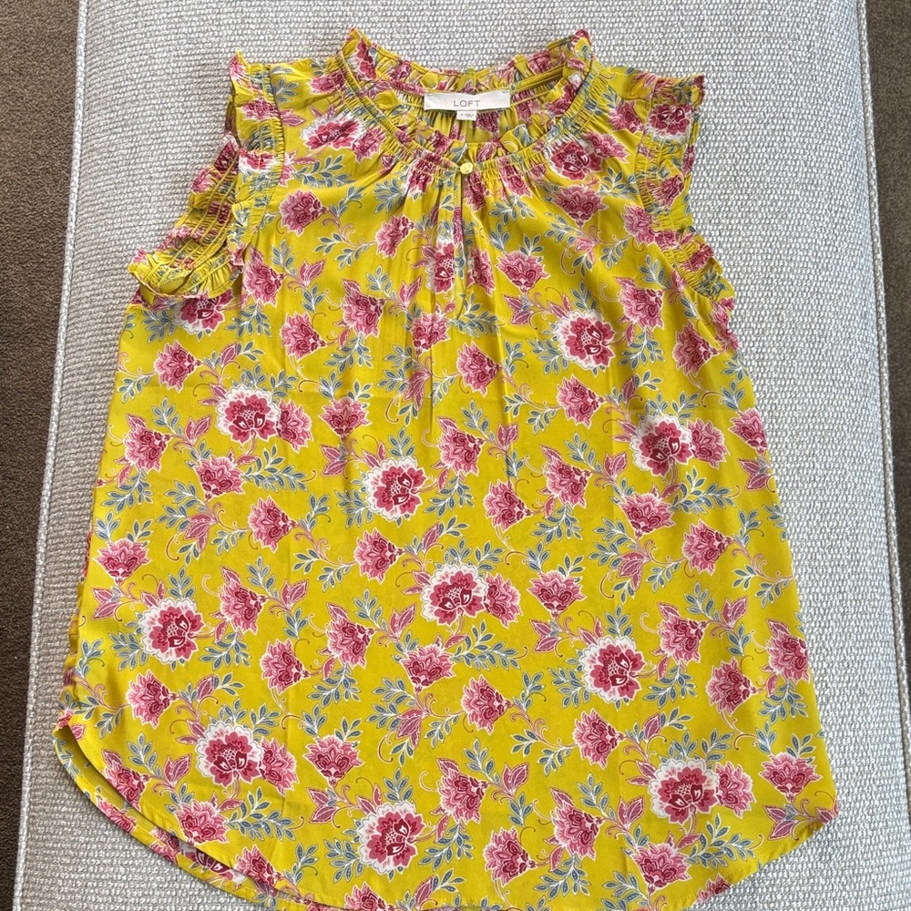 LOFT Yellow Floral Ruffle-Sleeve blouse
Size S
New with tags